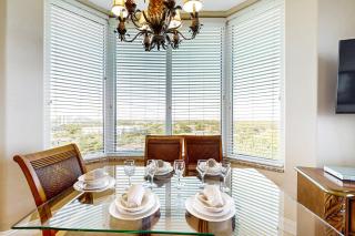Lakefront condo with lake views, WiFi, central AC, pool, & hot tub — near Disney - 4