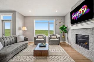 Spacious Family Retreat with Hot Tub, Pool Table, Gym - 9