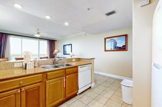 Lakefront condo with lake views, WiFi, central AC, pool, & hot tub — near Disney - 1