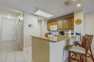Lovely lakefront condo with lake view, kitchen, pool & hot tub near attractions - 2