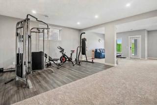 Spacious Family Retreat with Hot Tub, Pool Table, Gym - 4