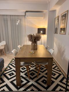 Spacious 2BR Apartment with Balcony near Metro Thessaloniki - 1