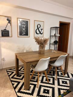 Spacious 2BR Apartment with Balcony near Metro Thessaloniki - 3