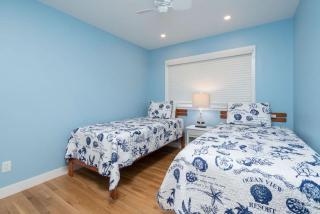 Newly Remodeled Balboa Island Bayfront home - 8