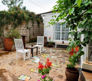 Kiki's Cottage Serene 2Br Ensuite, Garden Estate - 5