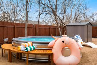 Family Retreat Games, Fire Pit & Kids Barn - Austin - 8
