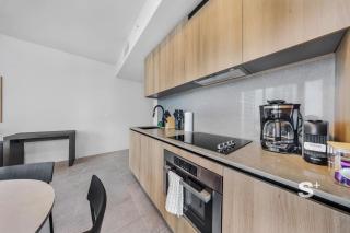 Luxe & Chic 1-BR - Private Balcony & Sea View - 3