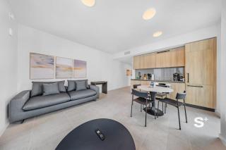 Luxe & Chic 1-BR - Private Balcony & Sea View - 1