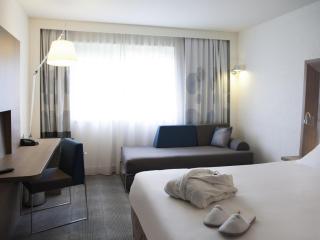 Novotel Fontainebleau Ury - Ury - 2