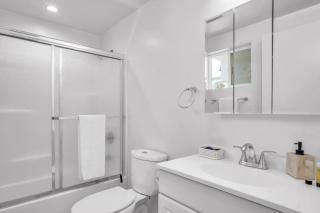Modern Chic Loft In Hollywood-Koreatown With Parking - Los Angeles - 9