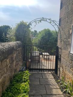 Small Private Guest cabin in lush green Dean area of Edinburgh - 1