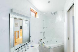 Cozy 1BDR Apartment in Leafy Hawthorn - 7