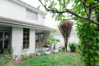 Cozy 1BDR Apartment in Leafy Hawthorn - 6