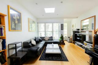 Cozy 1BDR Apartment in Leafy Hawthorn - 3