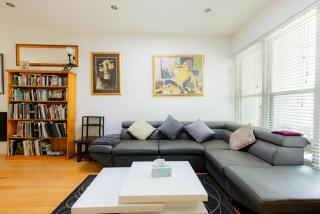 Cozy 1BDR Apartment in Leafy Hawthorn - 1