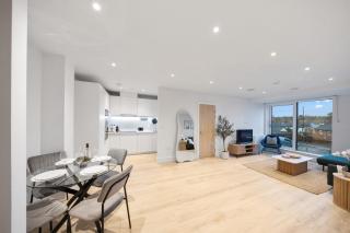 Modern & Cozy 2-Bedroom Apartment plus Parking, Gym, Cinema, Games Room, Workspace - 2