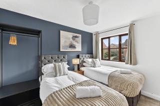 Detached House - Prime Location - Free Parking, Fast Wifi and Smart TVs with Sky TV and Netflix by Yoko Property - 5