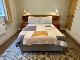 Chequer - seafront 1 bed ground floor garden flat - 4