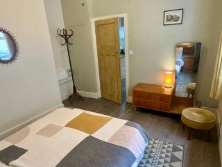 Chequer - seafront 1 bed ground floor garden flat - 3