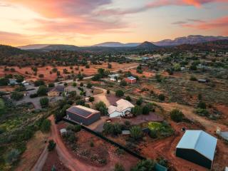 Private Indoor Pickleball Court & Red Rock Views - 2