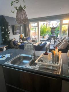 Sandy feet retreat - 9