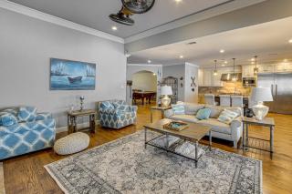 The Bluewater Bungalow - Luxe Cedar Creek Lake Gem - 5
