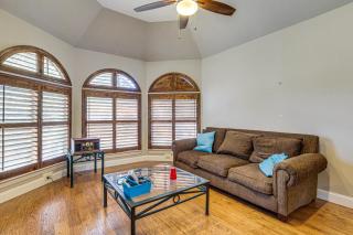 The Bluewater Bungalow - Luxe Cedar Creek Lake Gem - 1