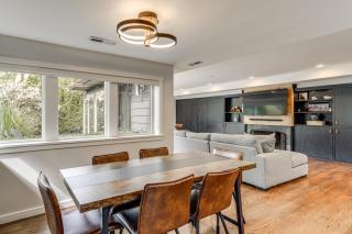 Modern Broadway Luxury Spacious Seattle Home! - 3