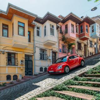 Newly-renovated apartment 3-BR, LR, 2 AC - 2