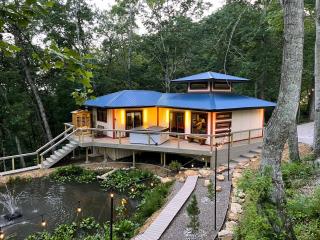 Tranquil Hideaway - Romantic Spa Retreat with Hot Tub and Sauna - 4