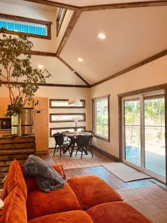Tranquil Hideaway - Romantic Spa Retreat with Hot Tub and Sauna - 2
