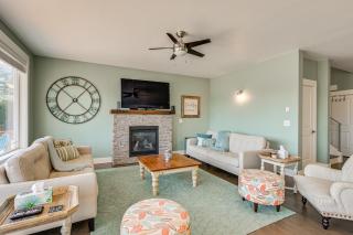 Lakefront Getaway w/ Private Dock in Ocean Shores! - 5