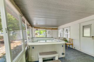 Bushnell Riverside Retreat w/ Hot Tub & Game Shed - 6