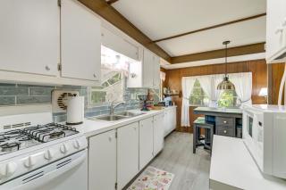 Bushnell Riverside Retreat w/ Hot Tub & Game Shed - 3