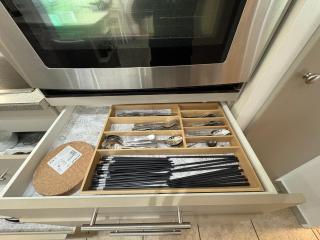 Steps to Canada line and Near YVR Spacious Entire house with Flexible 4-5BR Setup based on Guest count - 5