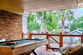 Montrose Getaway Condo Free Wine & Balcony - 0