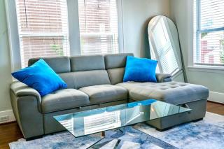 Montrose Getaway Condo Free Wine & Balcony - 3