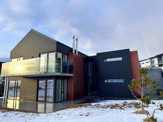 Luxury lakefront Villa 15 min drive to downtown - 9