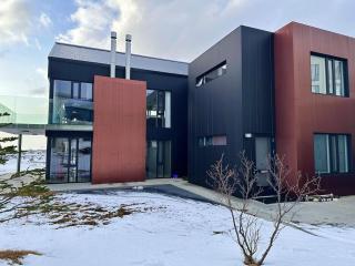 Luxury lakefront Villa 15 min drive to downtown - 8