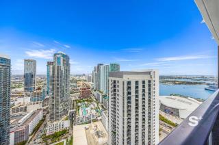 Skyline Suite - Epic Views - Pool - Gym - Sauna - 7