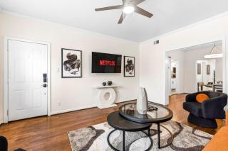 Modern Montrose Retreat With King Bed Pool Table - 7