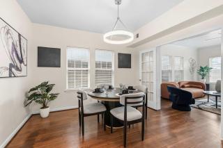 Modern Montrose Retreat With King Bed Pool Table - 6