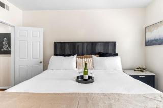 Modern Montrose Retreat With King Bed Pool Table - 4
