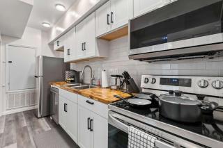 Modern Montrose Retreat With King Bed Pool Table - 1