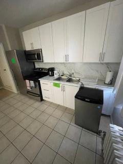 FIFA WORLD CUP 5 PEOPLE STAY APARTMENT-Free Wifi-One Stop to BMO FIELD - 4