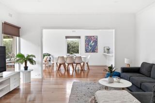 Meet Me at Maple Dual Living Sleeps 11 Spa Newtown - 6