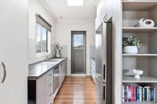 Meet Me at Maple Dual Living Sleeps 11 Spa Newtown - 2