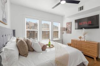 Elegant 2BR Escape In Houston - 6