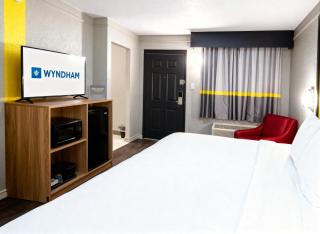 Super 8 by Wyndham Nacogdoches Near University - 5