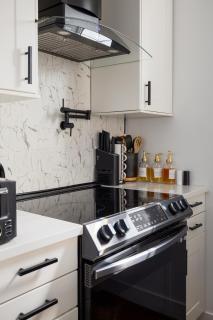 Modern Jersey City Duplex Near PATH & NYC Access - 8